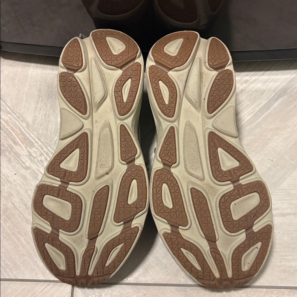 Hoka Bondi 8 in khaki green - Picture 5 of 6